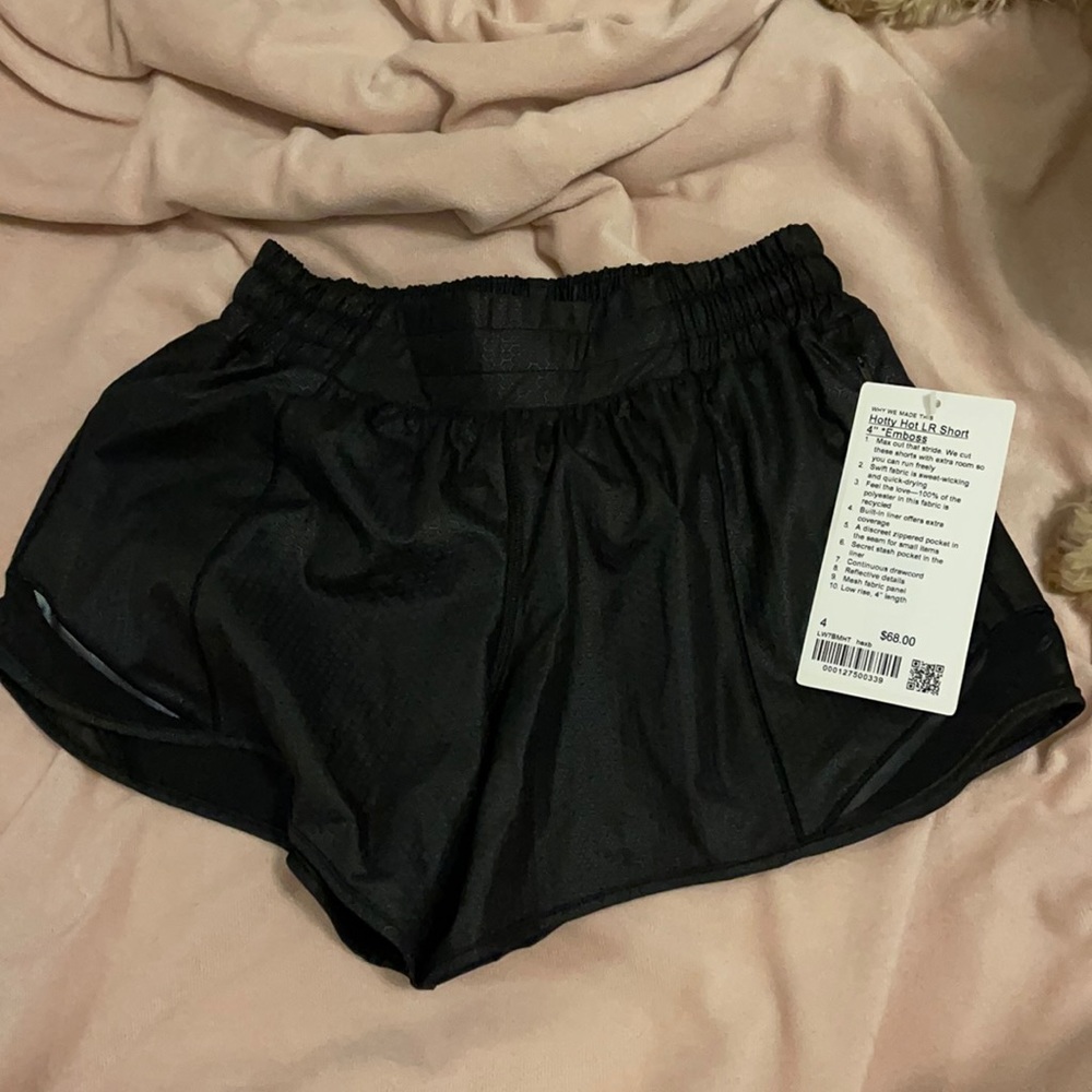 Lulu Hotty Hot 4” Shorts. Size 4